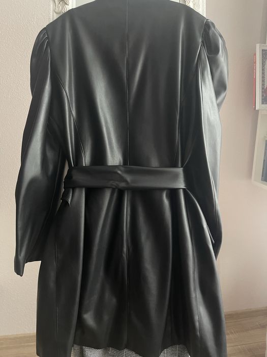 Платье из экокожи Zara, размер М.