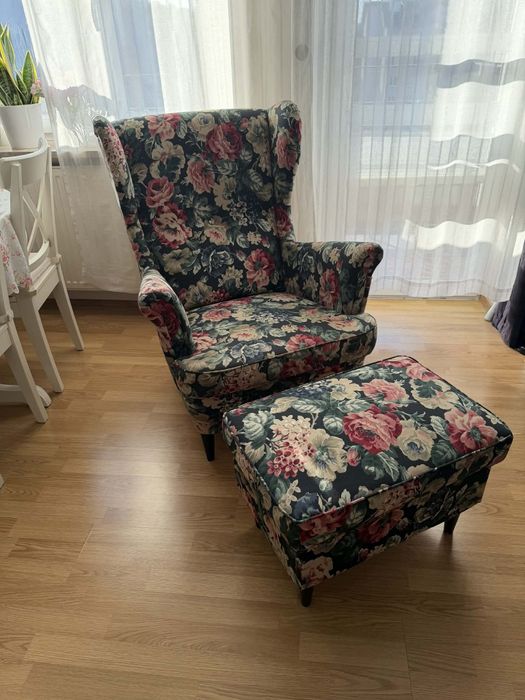 Fotel uszak STRANDMON z podnóżkiem IKEA + zasłony i poszewki na podus