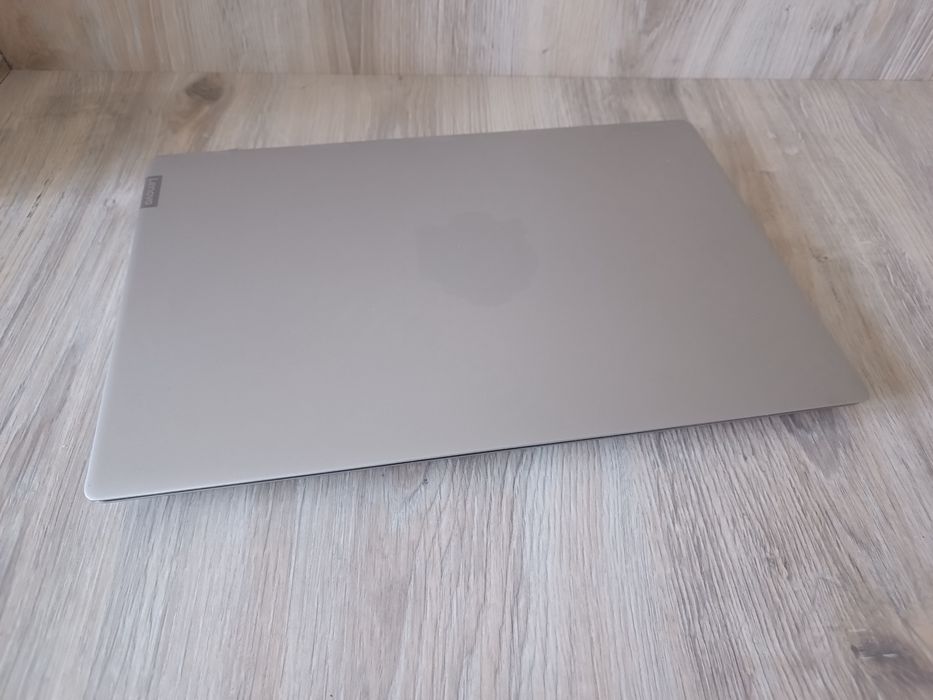 Ноутбук Lenovo Ryzen 8 по 3.6Gh 8GB SSD 256GB FHD VEGA 8