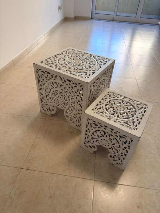 Conjunto de 2 Mesas de Apoio Decorativas – Branco