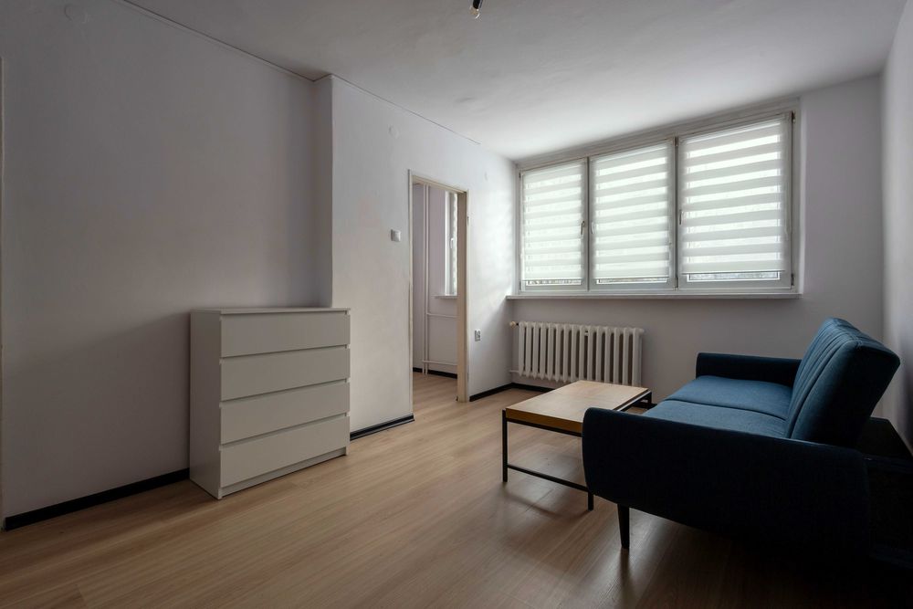 2 pokoje z balkonem , umeblowane , Al. Niepodległości 168