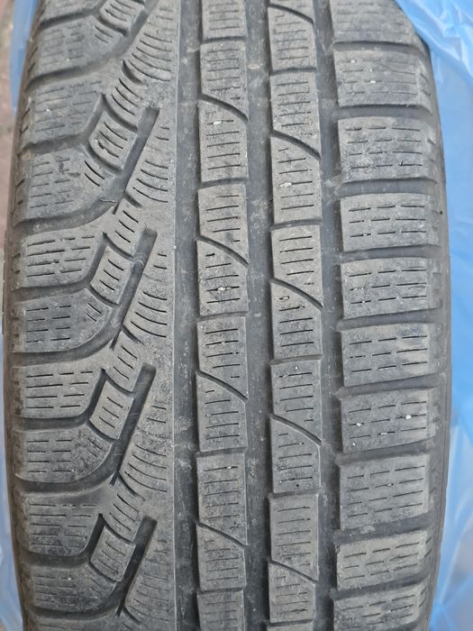 Opony zimowe 2 szt pirelli pirelli 225 50 17  z 2022 r