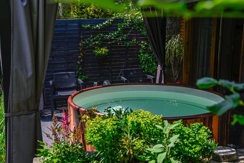 Dzis.SMODZIELNY Domek z jacuzzi przy rzece, grill,ogród, plac zabaw
