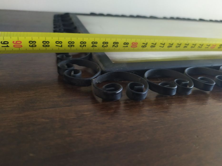 Stylowe zamglone lustro w metalowej ramie, metaloplastyka Vintage Boho