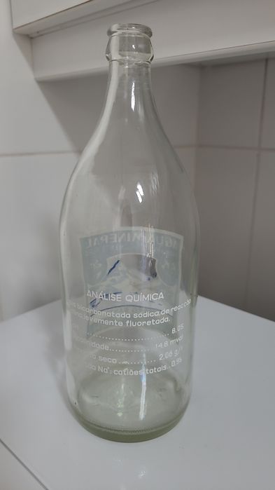 Antiga garrafa pirogravada de Água Mineral do Porto Santo (1L)