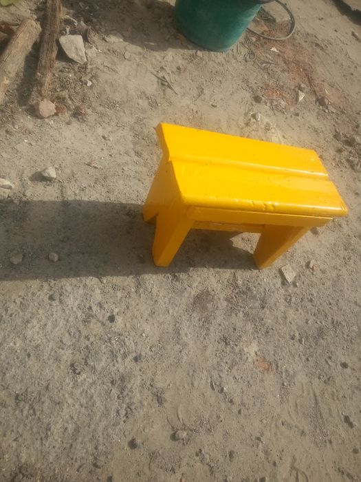 Деревянный стульчик