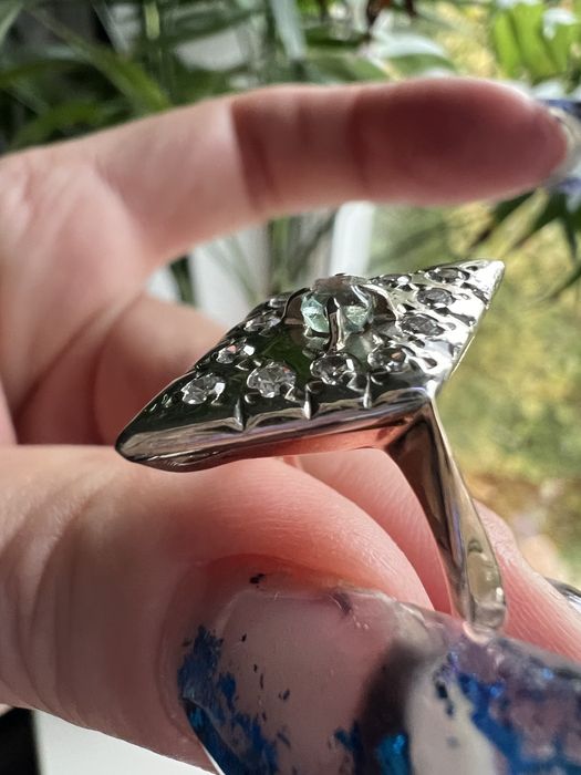 Золотое кольцо 583 пр.с бриллиантами и уральским изумрудом