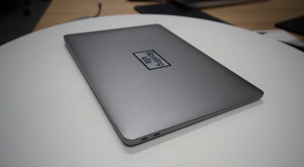 MacBook M1, 512/8, Sonoma 14.8.3, Klawiatura Cyrlica, (Dongle Gratis)