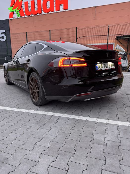 Tesla Model S P85 2014