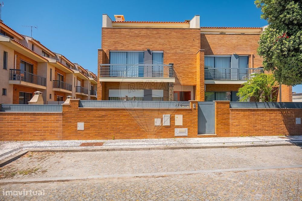 Moradia T5 para venda
