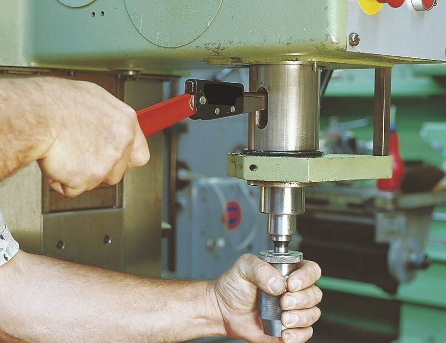 Sacadores semi- automáticos de cones para máquinas e Ferramentas