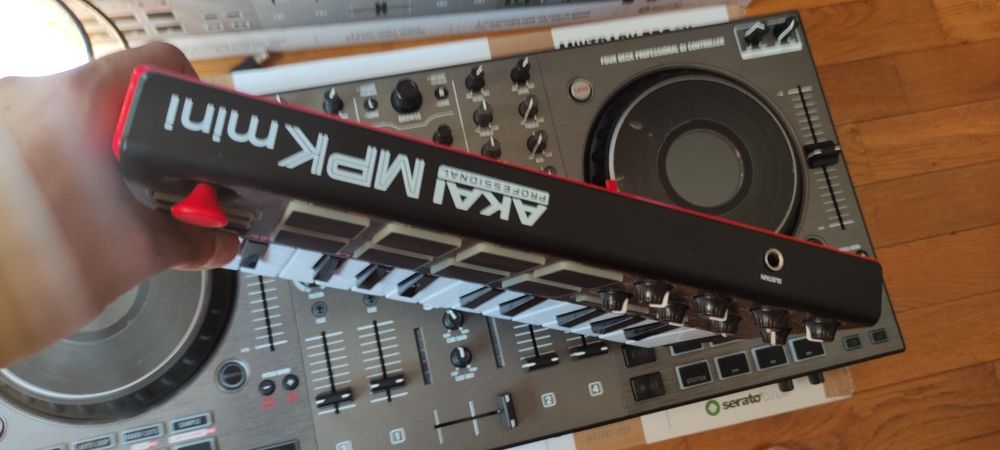 AKAI MPK mini novo