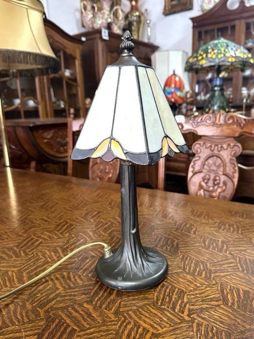 Лампа настільна в стилі Тіффані вітраж 7562