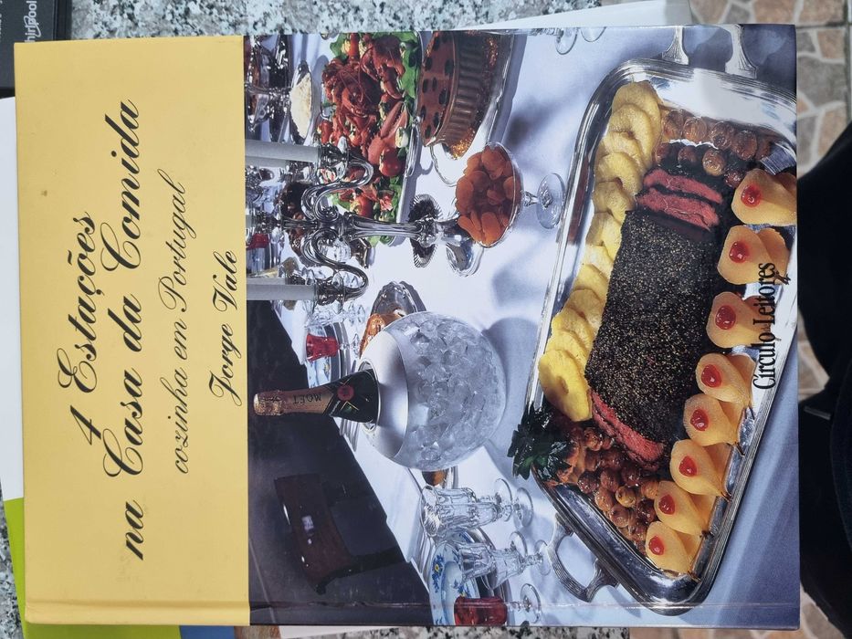 Livro de Culinária "4 estações na casa da comida"
