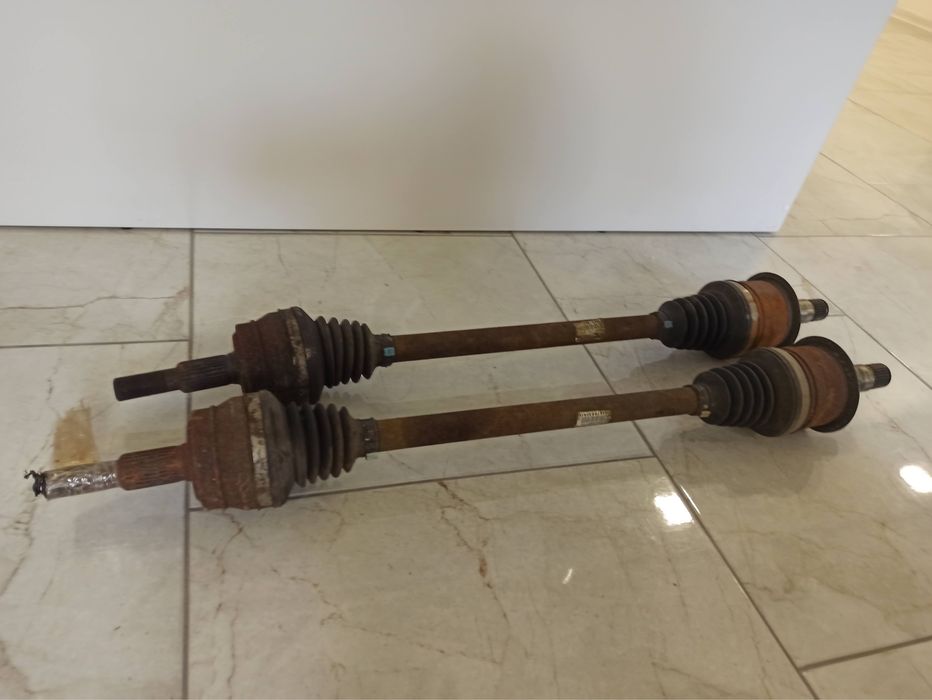 Піввісь chrysler 300c, полуось