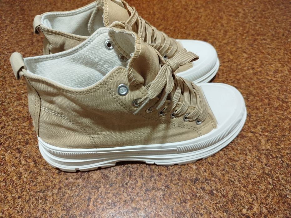 buty, trampki, mokasyny 38