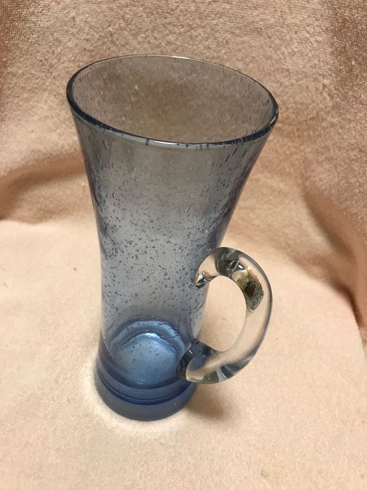 Błękitny wazon z uchem