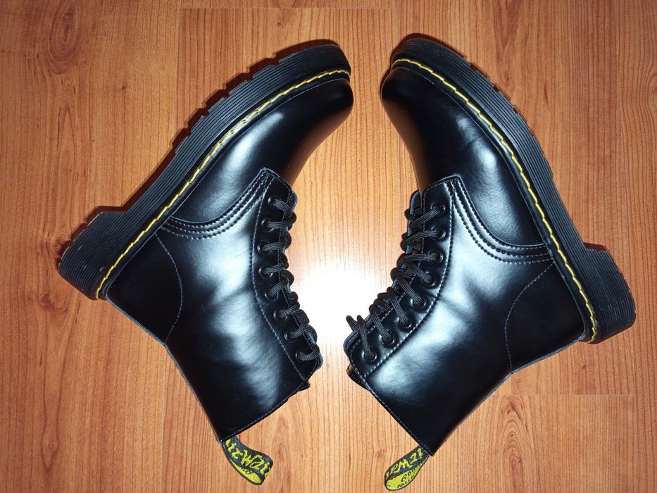 Продам взуття  Dr.Martens.