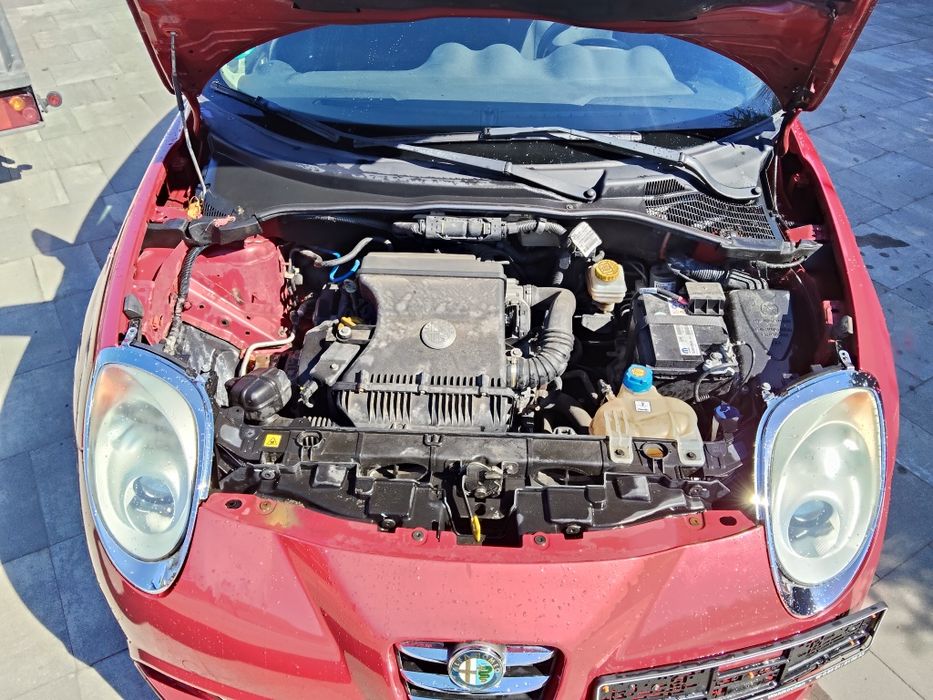 Alfa Romeo mito.         .