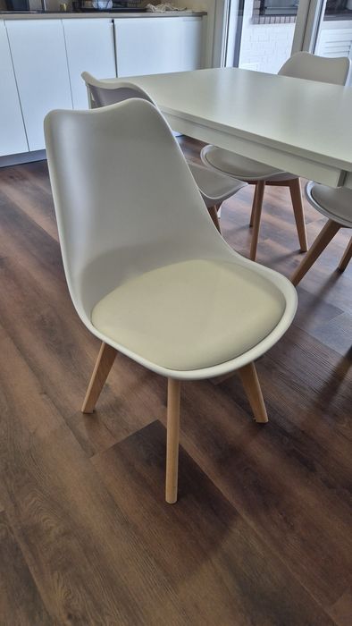 Mesa Vangsta Ikea + 4 cadeiras (extensível)