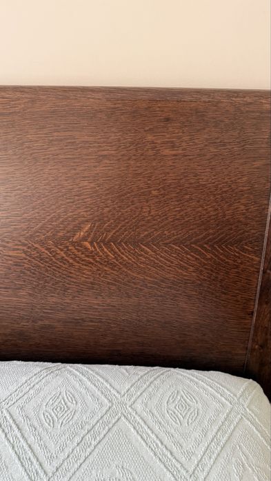 Cama de madeira com colchao