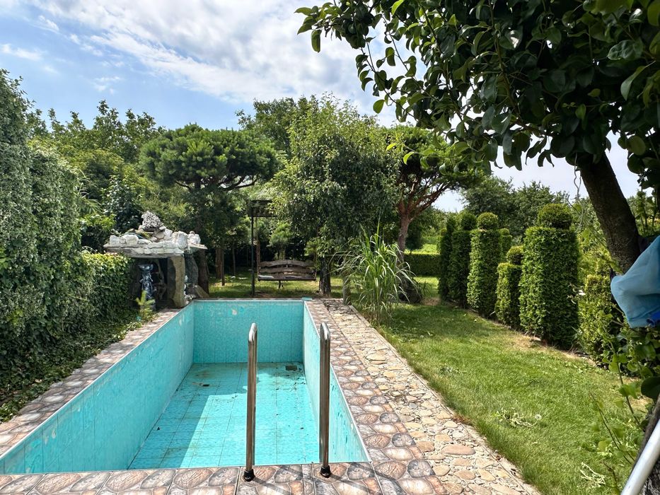 2 будинки+виробниче двоповерхове приміщення на території