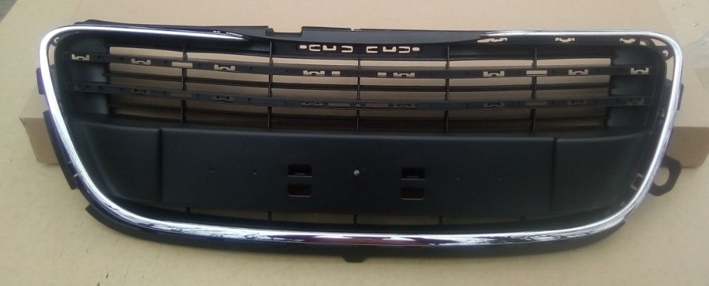 PEUGEOT 508 grill + listwa chrom