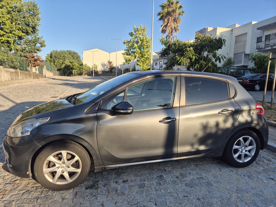 Peugeot 208 1.2 VTi Active – 2013 – 156.000 km