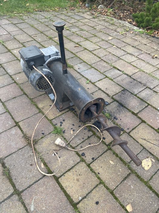 Podajnik do pieca ekogroszek (silnik i slimak)