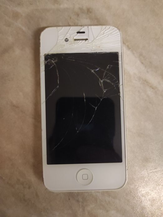 iPhone 4s на запчастини