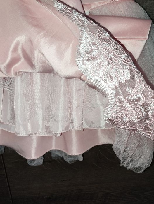 Piękna pudrowo różowa sukienka dla dziewczynki 86/92