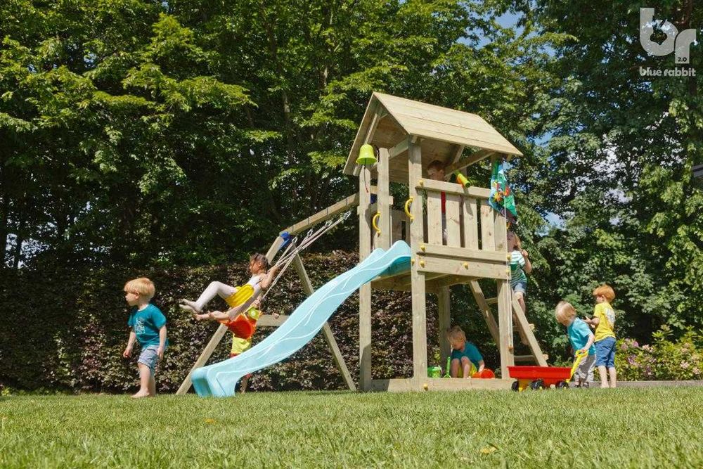 Drewniany plac zabaw do ogrodu z huśtawką i piaskownicą