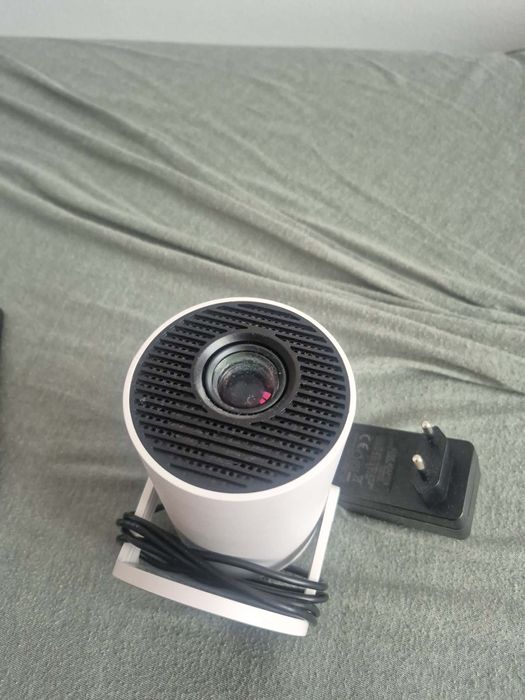 Projektor z multimediami