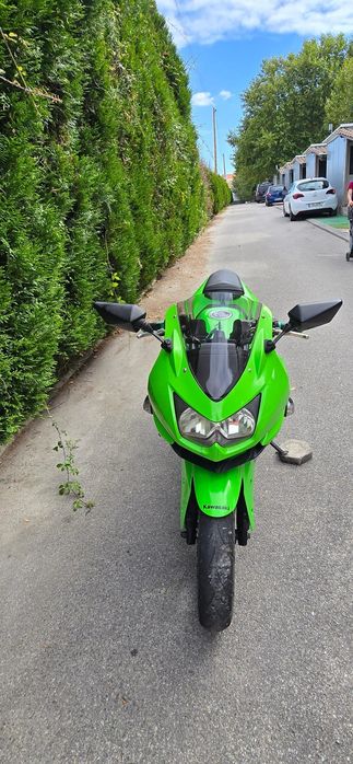 Kawasaki Ninja 250R (EX250K) 2011 – Excelente estado, pronta a circular