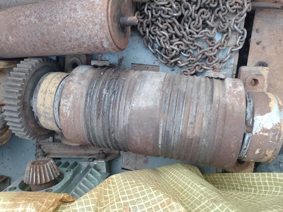Вали на лебідки барабани на лафетах , тормозні рамкі ТКГ 160 ТКГ 200
