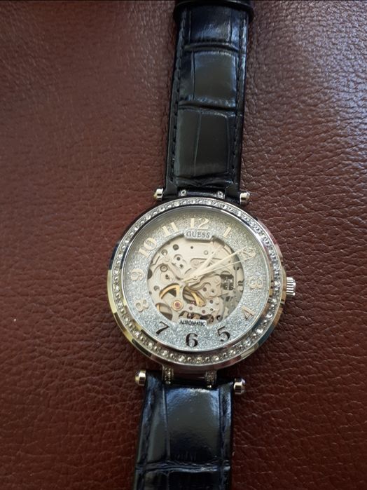 Продам оригiнальний годинник   GUESS W1287L1 Automatic
