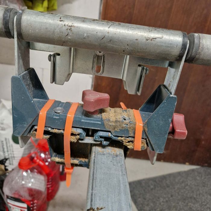 Ukośnica Bosch GCM 8 SJL + stół roboczy