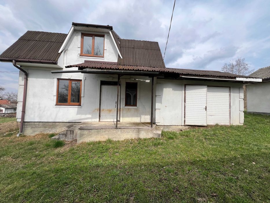 Продаж! Два будинки в жилому стані + гараж