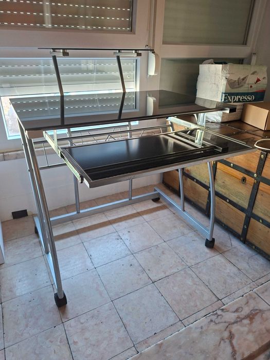 Secretária multifunções