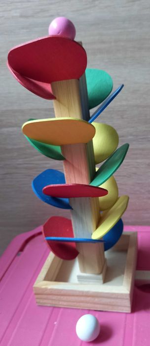 Drzewo sensoryczne z kulkami