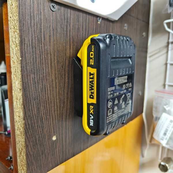 Тримач для акумулятора DeWalt 18V (20V MAX) на стіну, під стіл