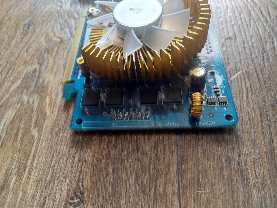 Asus 8600 GT 512MB (GDDR3 128Bit)