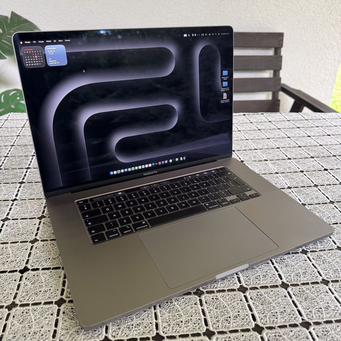 MacBook Pro 16 2019 A2141  Intel Core i7 | Radeon 5500M 4GB | Intel UHD 630 1.5GB | 1TB SSD | 32GB RAM | 427 Cykli | Mac OS Tahoe