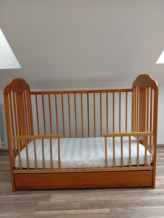 Drewniane Łóżeczko dziecięce 120x60 z szufladą i materacykiem