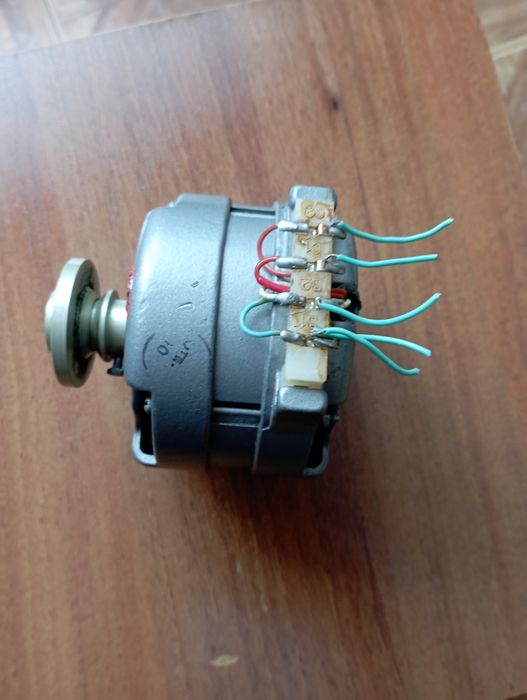 Електродвигун від стерео магнітофона Юпітер