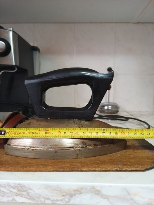 Продам электрический утюг