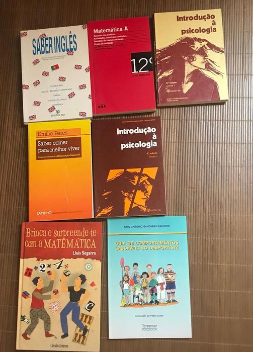 Livros de psicologia e outros livros escolares