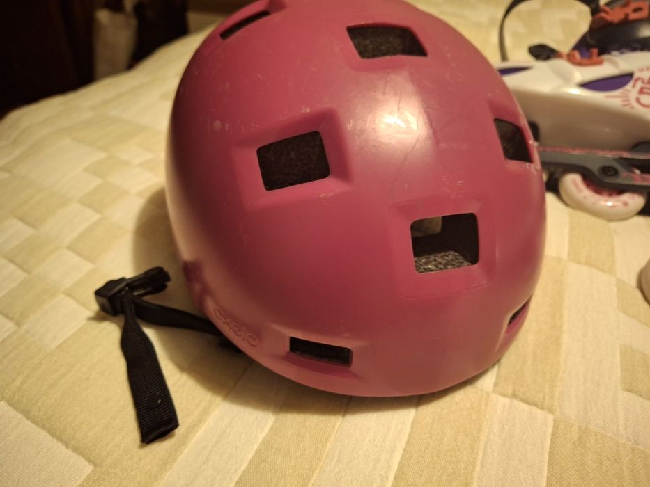 Patins em linha e capacete