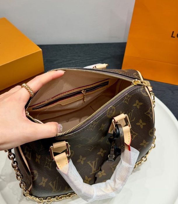 Шкіряна кожаная сумка Louis Vuitton Speedy в розмірі 25 *19*15 см з плечевим ремнем