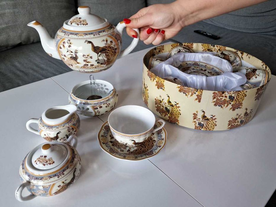 Piękny zestaw do herbaty lub kawy porcelanowy, 16 elementów